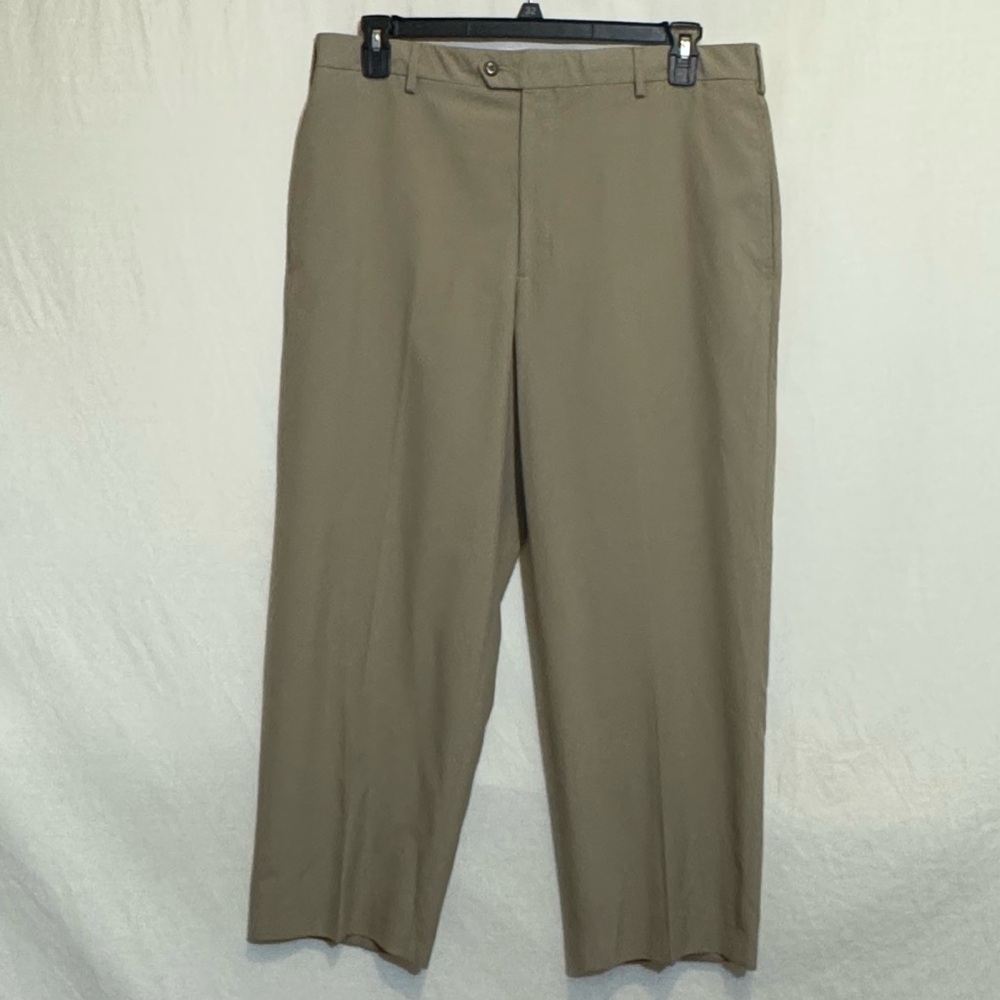 B-92 Men’s Van Heusen Tan‎ Flat Front Khaki Pants Size 36x29